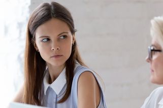 Proč lidé závidí šéfům a podnikatelům? Chtěli by jejich peníze, ale ne jejich odpovědnost - Proženy.cz